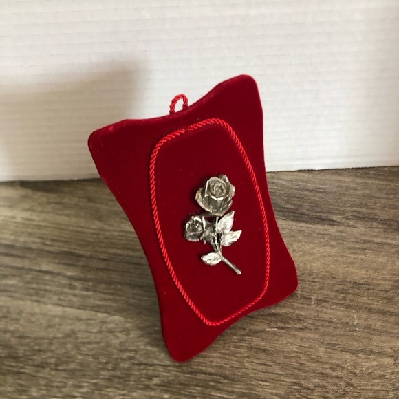 Vtg Italian Pewter Rose on Velvet Tabletop Decor - Picture 2 of 12